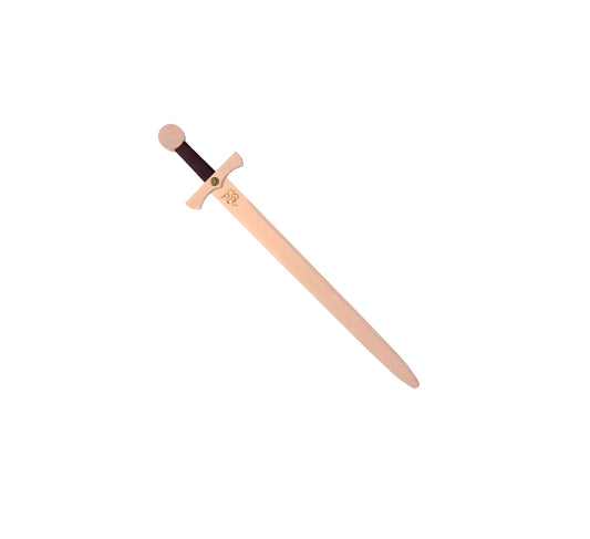 Holzschwert mit runder Parierstange und rundem Knauf, dunklem Griff und einem eingravierten Drachenmotiv auf der Klinge.