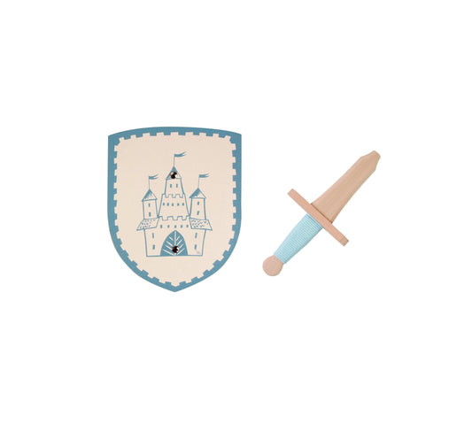 Produktetikett der Spielzeugmanufaktur VAH mit Artikelnummer 260 für das Tristan-Miniset Schild/Schwert in Hellblau. Das Etikett enthält Produktinformationen in Deutsch, Englisch und Französisch sowie Altersangabe ab 3 Jahren und einen Barcode.