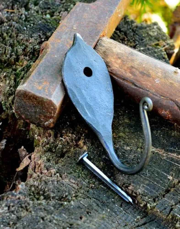 Handgeschmiedeter Wandhaken in Blattform Haken